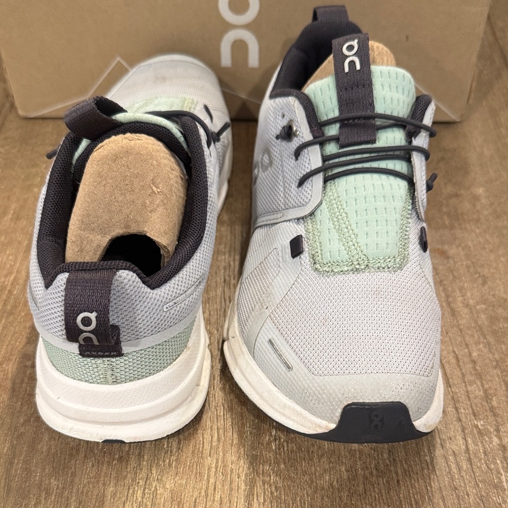 On Cloud Sky Running Kids' Shoes.  Size 4.